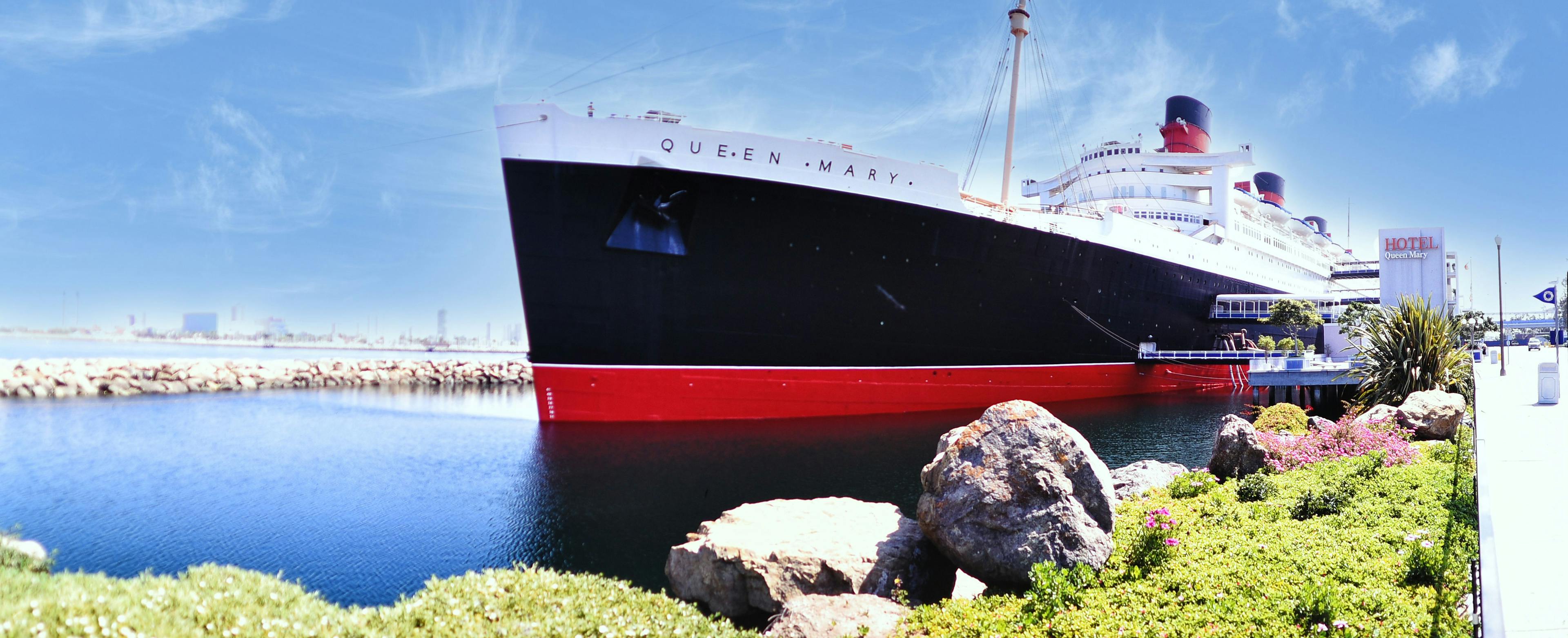 On board the Queen Mary, visitors can dine, take a tour, or book a room for an overnight stay. (stock.adobe.com)