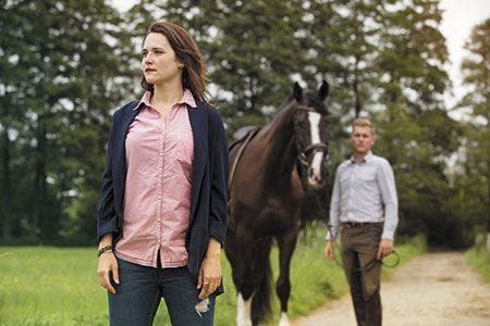 veterinary-woman-and-man-with-horse-450px-shutterstock-465903542.jpg