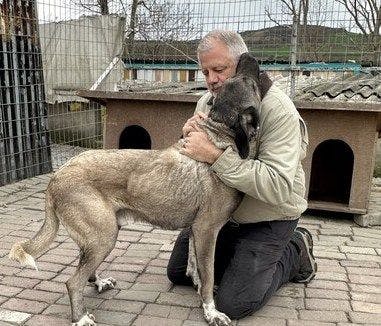 FUR Executive director Mike Merrill with an earthquake survivor at the Kurtaran Ev shelter near Istanbul (Photo courtesy of Florida Urgent Rescue). 