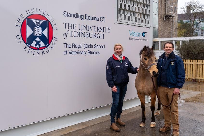 Sarah Taylor, ECVS, RCVS Specialist in Equine Surgery, and Padraig Kelly, MVM, MRCVS, Dip ECVS with a patient at The University of Edinburgh’s Dick Vet Equine Hospital (Images courtesy of The University of Edinburgh’s Dick Vet Equine Hospital)