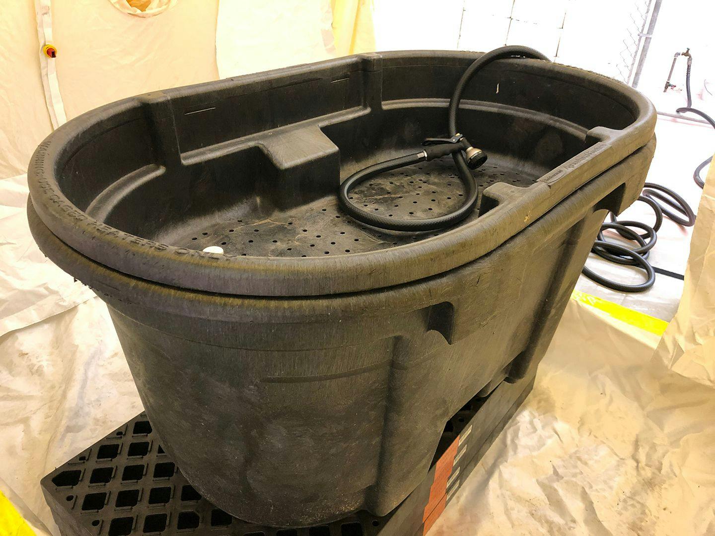 Example of a decontamination bathing tub (Image courtesy of The Texas A&M School of Veterinary Medicine & Biomedical Sciences’ Veterinary Emergency Team)