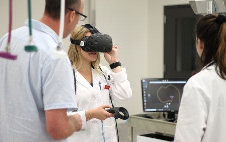 Virginia Tech veterinary students use VR technology to study dogs anatomy